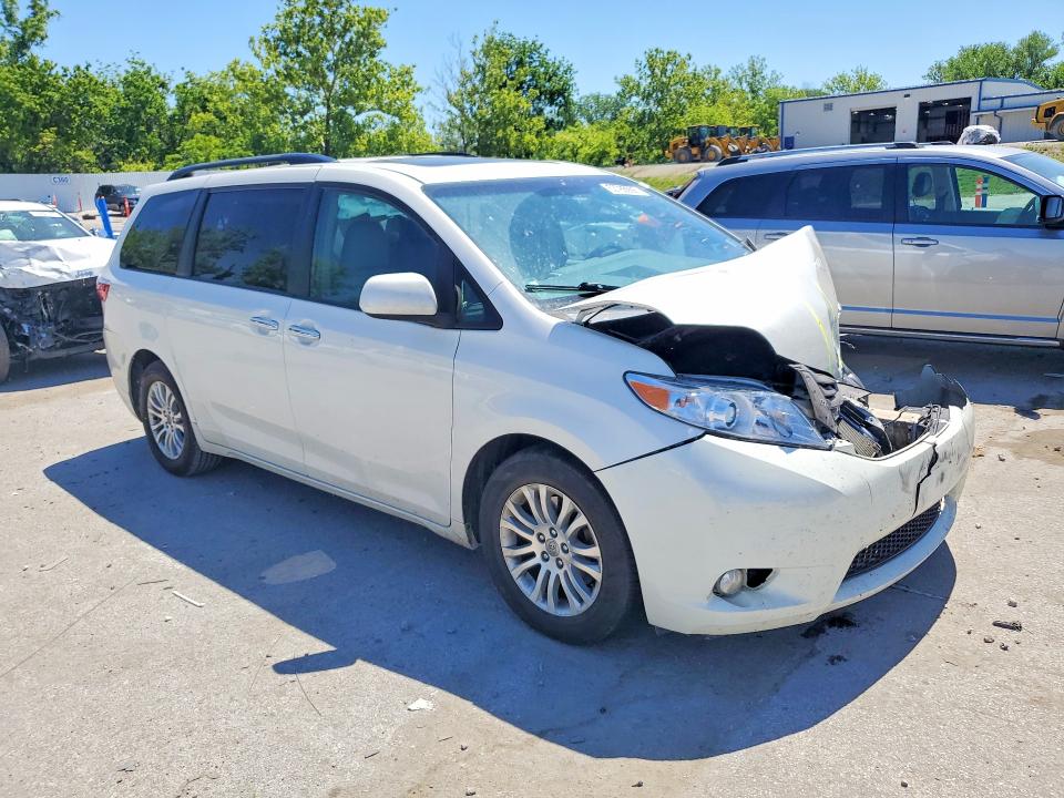 53788906 :رقم المزاد ، 5TDYZ3DC2HS821415 vin ، 2017 Toyota Sienna مزاد بيع