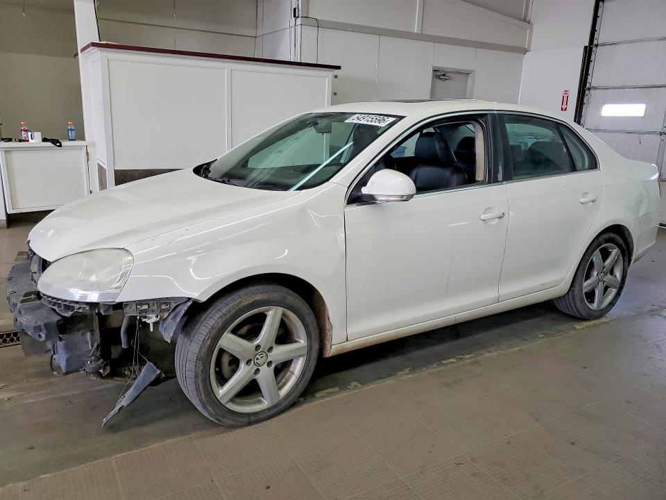 54915596 :رقم المزاد ، 3VWRL7AJ2AM175652 vin ، 2010 Volkswagen Jetta مزاد بيع