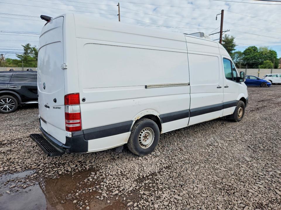 53031116 :رقم المزاد ، WD3PE8CC4F5960447 vin ، 2015 Mercedes Benz Sprinter مزاد بيع