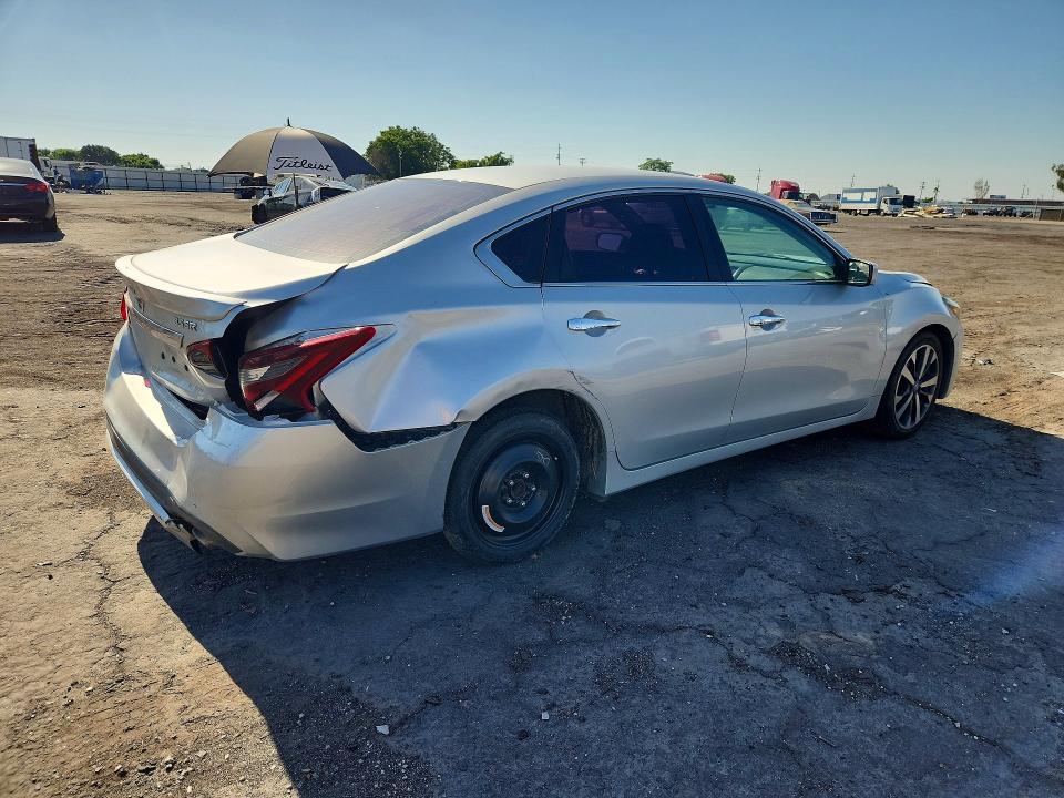 2017 Nissan Altima მანქანა იყიდება აუქციონზე, vin: 1N4BL3AP8HC229443, აუქციონის ნომერი: 52185386