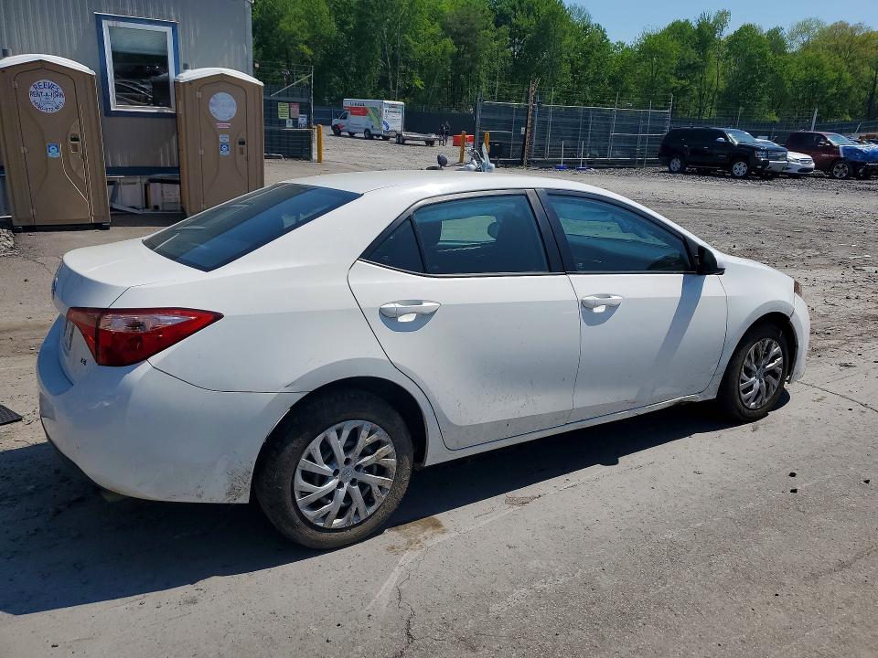 53873376 :رقم المزاد ، 5YFBURHE1JP805899 vin ، 2018 Toyota Corolla مزاد بيع