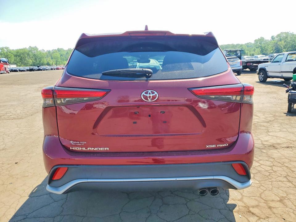 53781786 :رقم المزاد ، 5TDLZRBHXNS215898 vin ، 2022 Toyota Highlander مزاد بيع