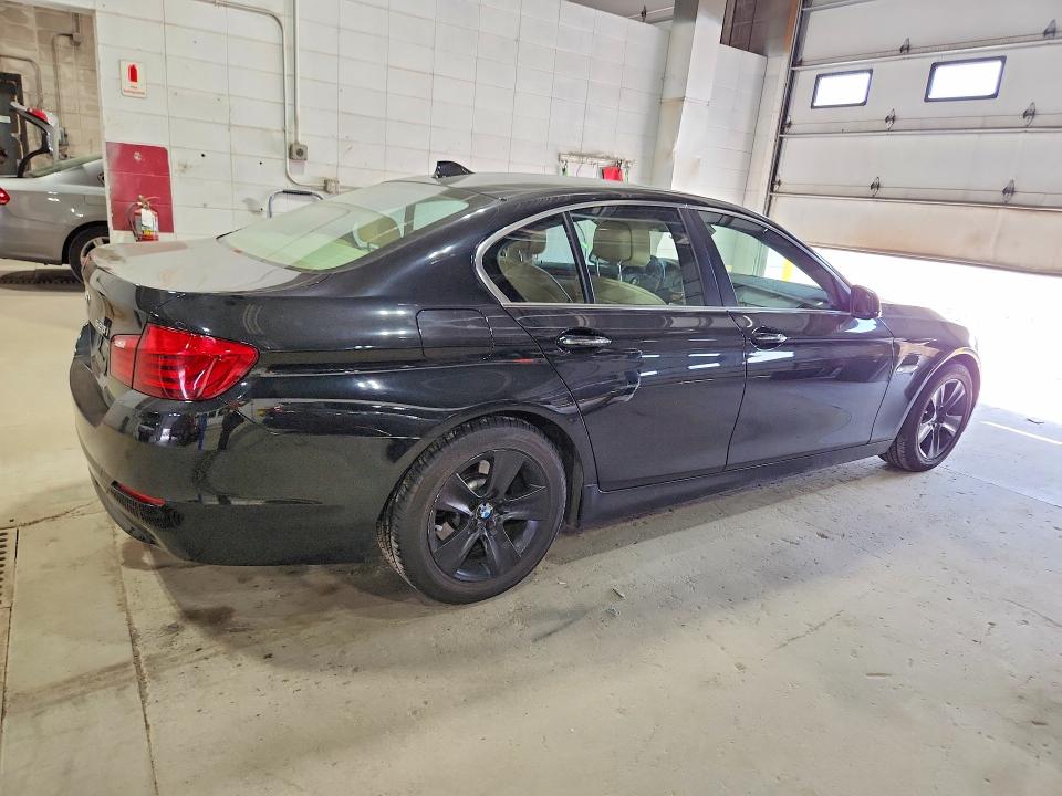 55717976 :رقم المزاد ، WBAXH5C57DDW12672 vin ، 2013 Bmw 528 مزاد بيع
