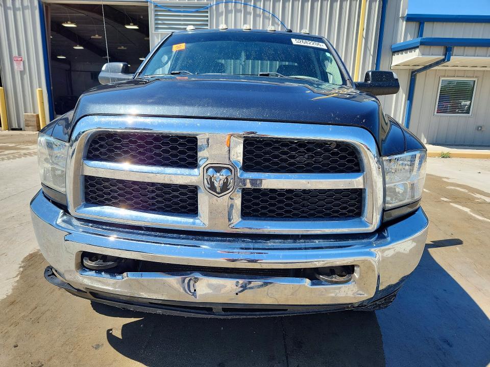 52682206 :رقم المزاد ، 3C6UR5CL5JG144738 vin ، 2018 Ram 2500 مزاد بيع
