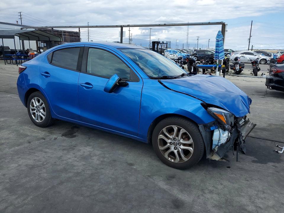 52246696 :رقم المزاد ، 3MYDLBYV8JY318042 vin ، 2018 Toyota Yaris Ia مزاد بيع