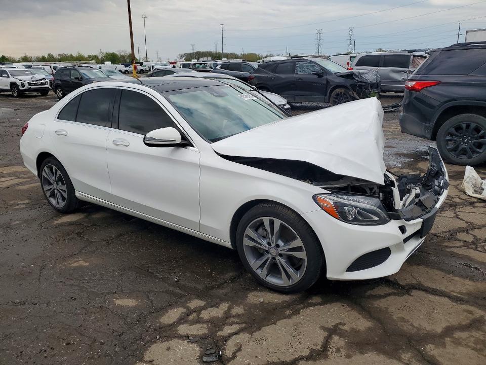 51371176 :رقم المزاد ، 55SWF4KB5HU197015 vin ، 2017 Mercedes-benz C مزاد بيع