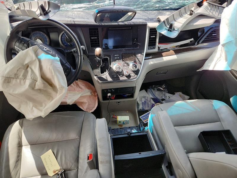 54266496 :رقم المزاد ، 5TDDZ3DC2HS174058 vin ، 2017 Toyota Sienna مزاد بيع