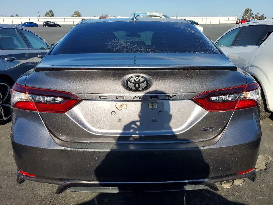 53118796 :رقم المزاد ، 4T1G11AK7NU698202 vin ، 2022 Toyota Camry مزاد بيع