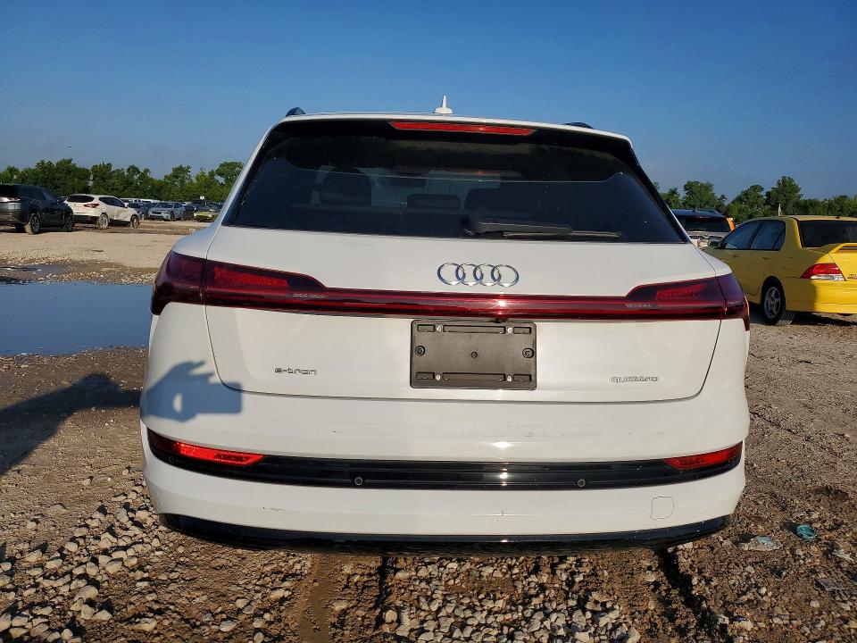 Продаж на аукціоні авто 2022 Audi E-tron, vin: WA1AAAGE6NB012586, номер лоту: 54344516