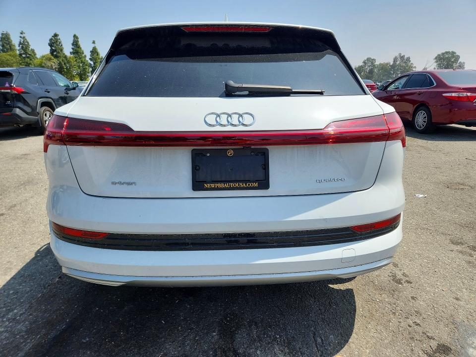 Продажа на аукционе авто 2022 Audi E-tron, vin: WA1AAAGE9NB024506, номер лота: 51901576