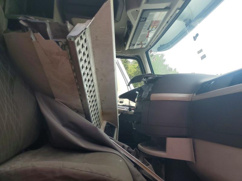 2015 Volvo Vnl მანქანა იყიდება აუქციონზე, vin: 4V4NC9EH8FN923990, აუქციონის ნომერი: 54943746