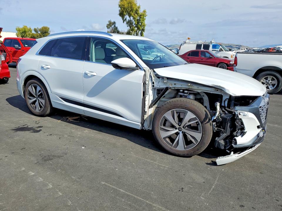 52255786 :رقم المزاد ، WA15AAGE9RB007289 vin ، 2024 Audi Q8 E-tron مزاد بيع