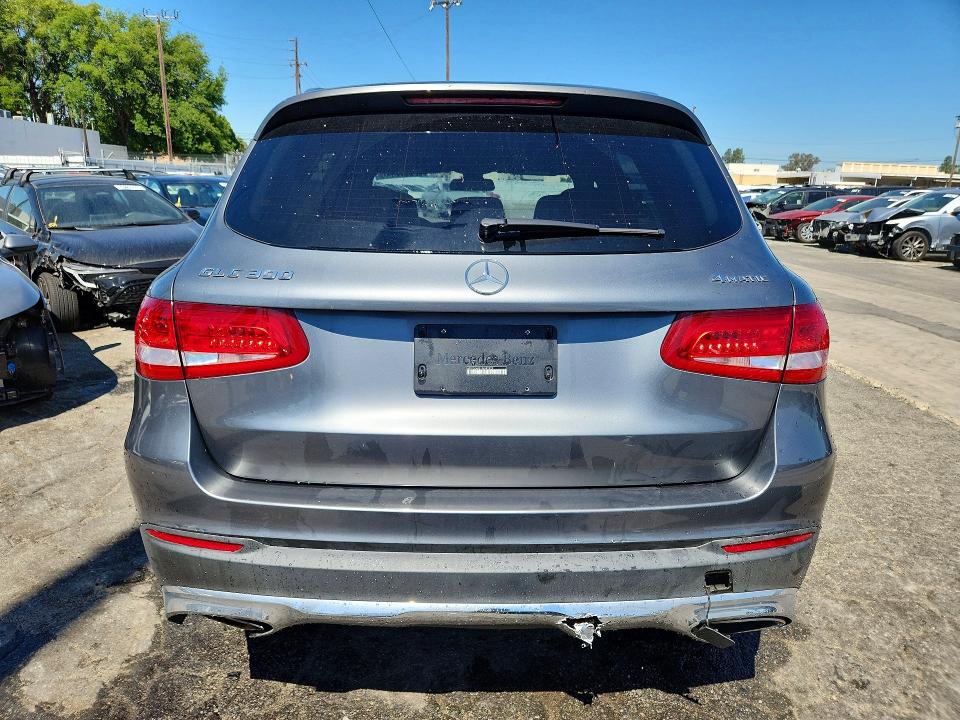 48427926 :رقم المزاد ، WDC0G4KB1JV092929 vin ، 2018 Mercedes-benz Glc مزاد بيع