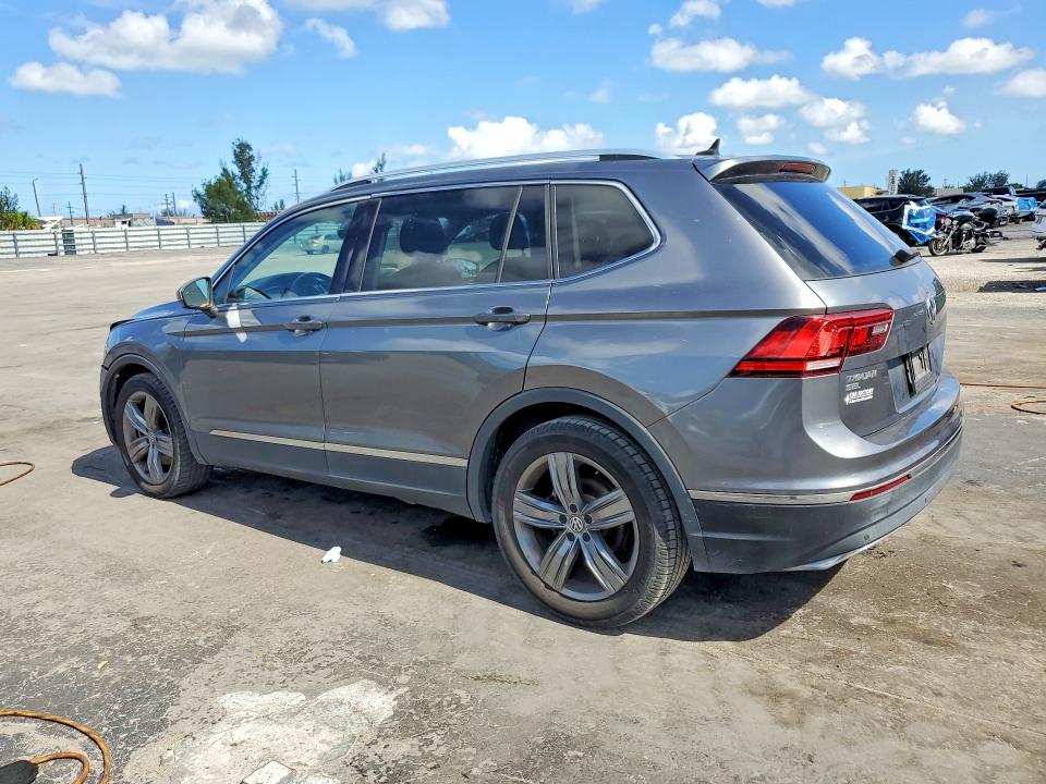 54770616 :رقم المزاد ، 3VV5B7AX8JM103574 vin ، 2018 Volkswagen Tiguan مزاد بيع