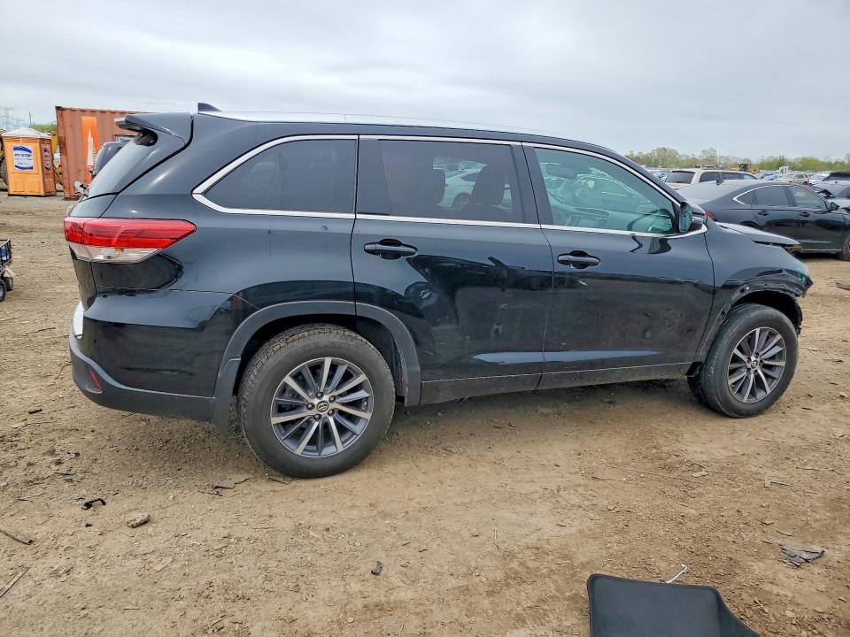 2018 Toyota Highlander მანქანა იყიდება აუქციონზე, vin: 5TDJZRFH3JS536872, აუქციონის ნომერი: 52623866