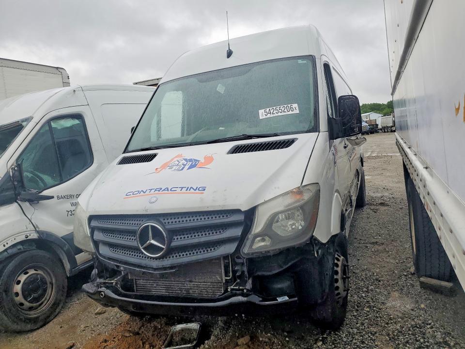 54255206 :رقم المزاد ، WD3PF4CC9FP114261 vin ، 2015 Mercedes Benz Sprinter مزاد بيع