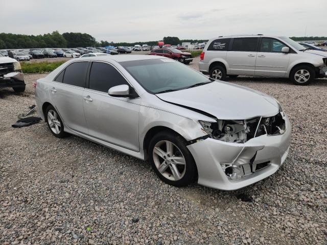 52314266 :رقم المزاد ، 4T1BF1FKXEU335381 vin ، 2014 Toyota Camry مزاد بيع