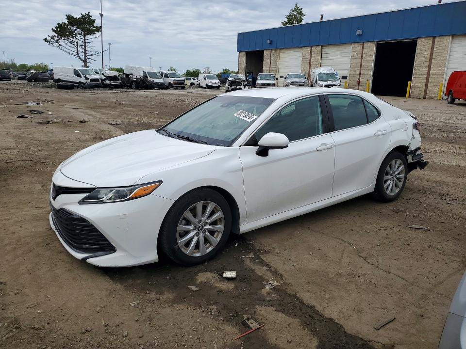 50219826 :رقم المزاد ، 4T1B11HK1KU826333 vin ، 2019 Toyota Camry مزاد بيع