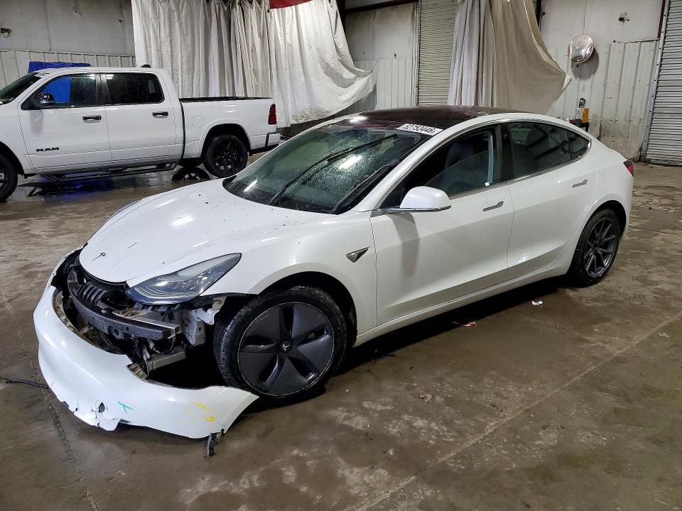 Продажа на аукционе авто 2018 Tesla Model 3, vin: 5YJ3E1EB8JF093884, номер лота: 52753446