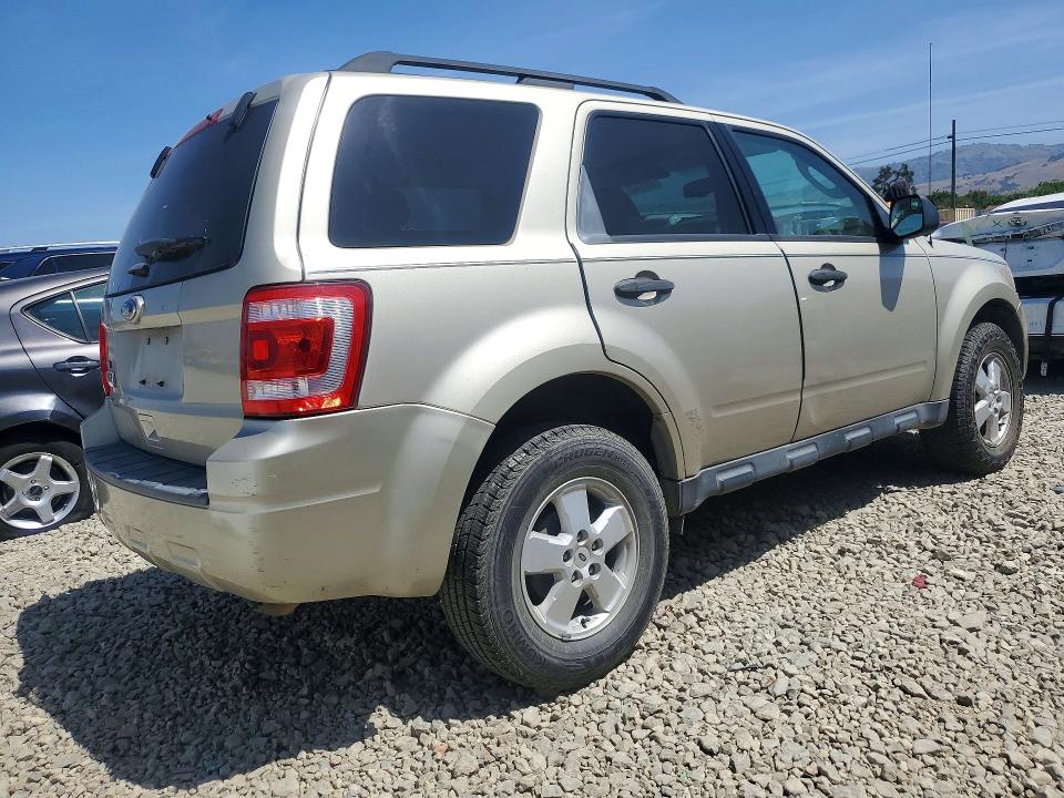 53313616 :رقم المزاد ، 1FMCU0D75BKB57776 vin ، 2011 Ford Escape مزاد بيع