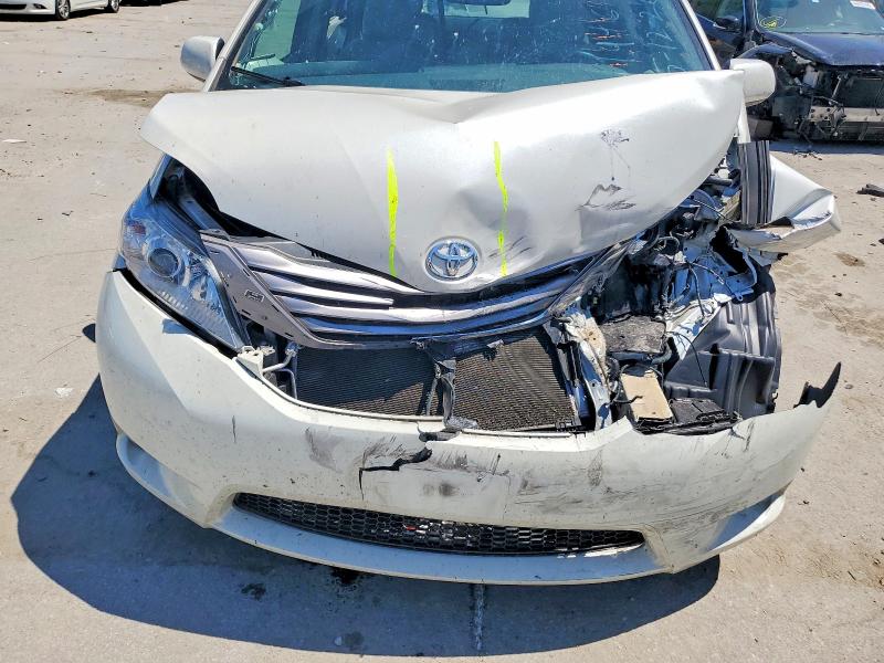 53788906 :رقم المزاد ، 5TDYZ3DC2HS821415 vin ، 2017 Toyota Sienna مزاد بيع