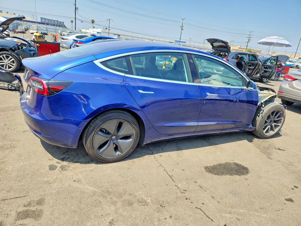 53102236 :رقم المزاد ، 5YJ3E1EB0JF130751 vin ، 2018 Tesla Model 3 مزاد بيع
