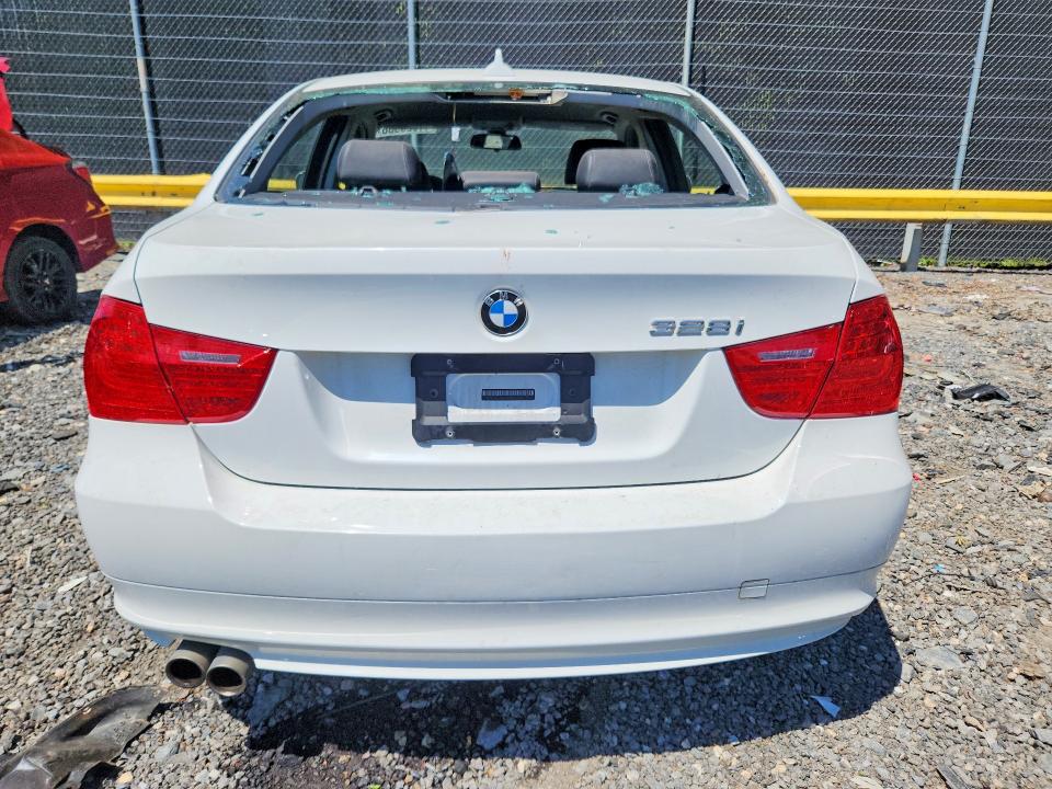 41628936 :رقم المزاد ، WBAPH7G57BNL85979 vin ، 2011 Bmw 328 مزاد بيع