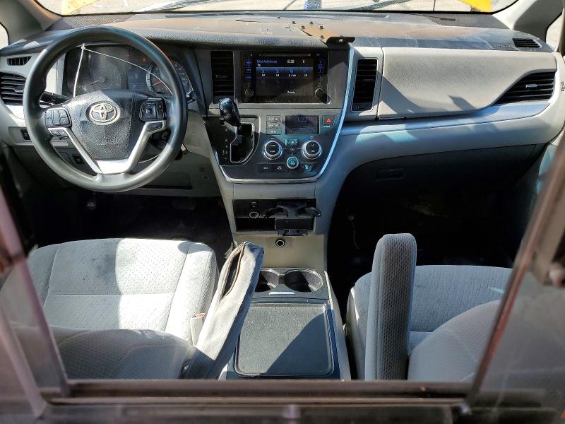 55361836 :رقم المزاد ، 5TDKZ3DC4HS876552 vin ، 2017 Toyota Sienna مزاد بيع