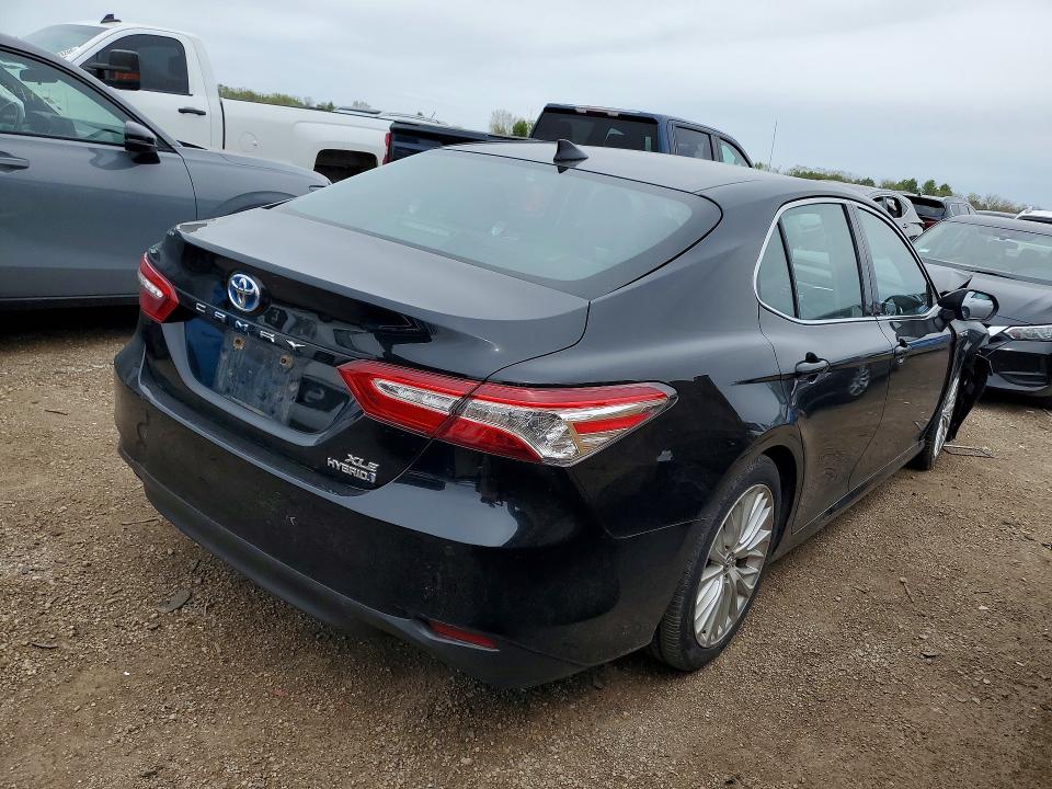 52369436 :رقم المزاد ، 4T1B21HK8JU001546 vin ، 2018 Toyota Camry Hybrid مزاد بيع