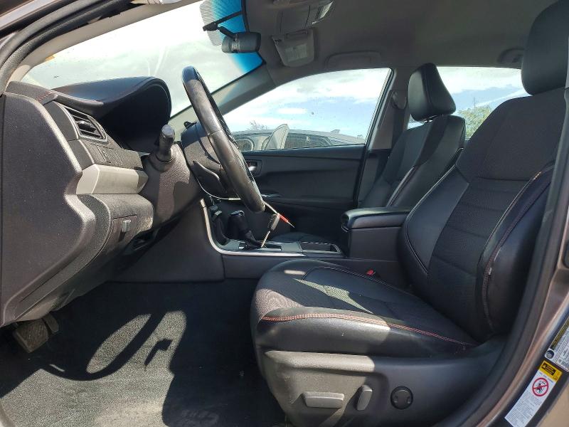 55312506 :رقم المزاد ، 4T1BF1FK4HU306950 vin ، 2017 Toyota Camry مزاد بيع