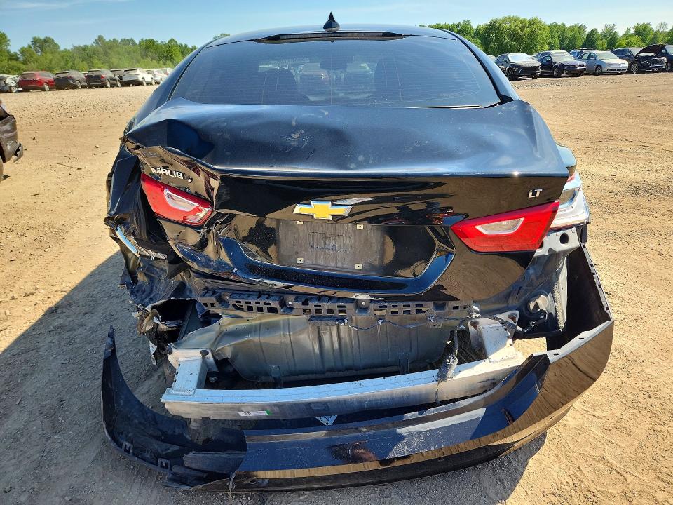 55587196 :رقم المزاد ، 1G1ZD5ST8JF281696 vin ، 2018 Chevrolet Malibu مزاد بيع