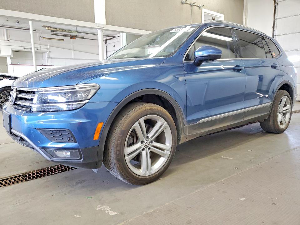 53934126 :رقم المزاد ، 3VV4B7AXXJM016125 vin ، 2018 Volkswagen Tiguan مزاد بيع