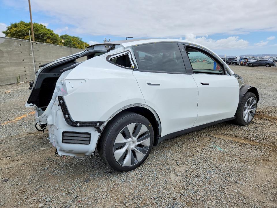 53756576 :رقم المزاد ، 7SAYGDEE7NF445986 vin ، 2022 Tesla Model Y مزاد بيع