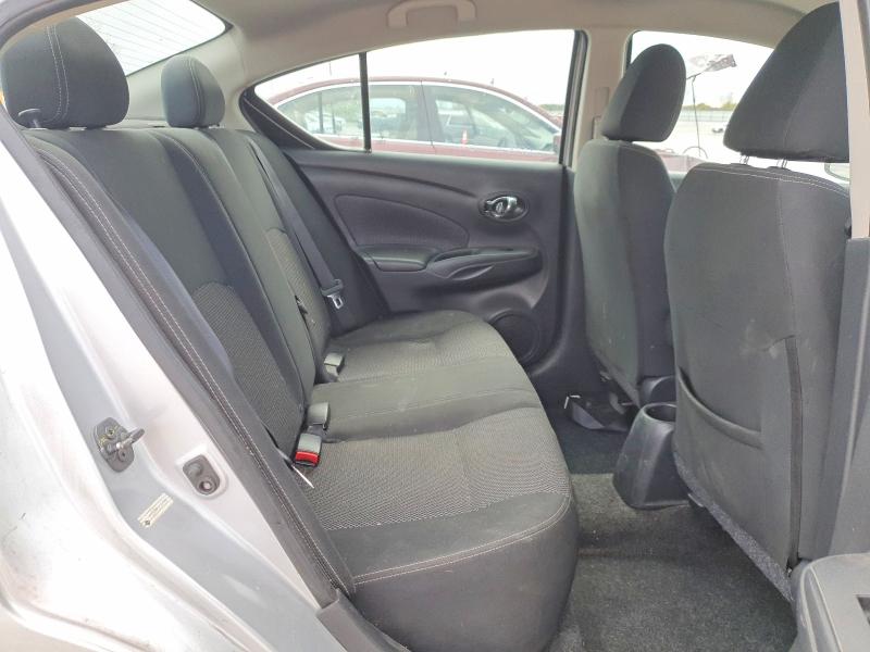51840216 :رقم المزاد ، 3N1CN7AP3JL831566 vin ، 2018 Nissan Versa مزاد بيع