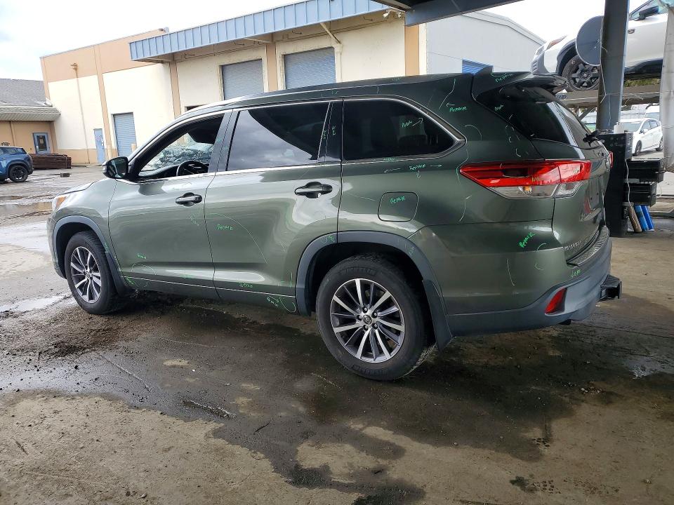 55408196 :رقم المزاد ، 5TDJZRFH8JS822765 vin ، 2018 Toyota Highlander مزاد بيع