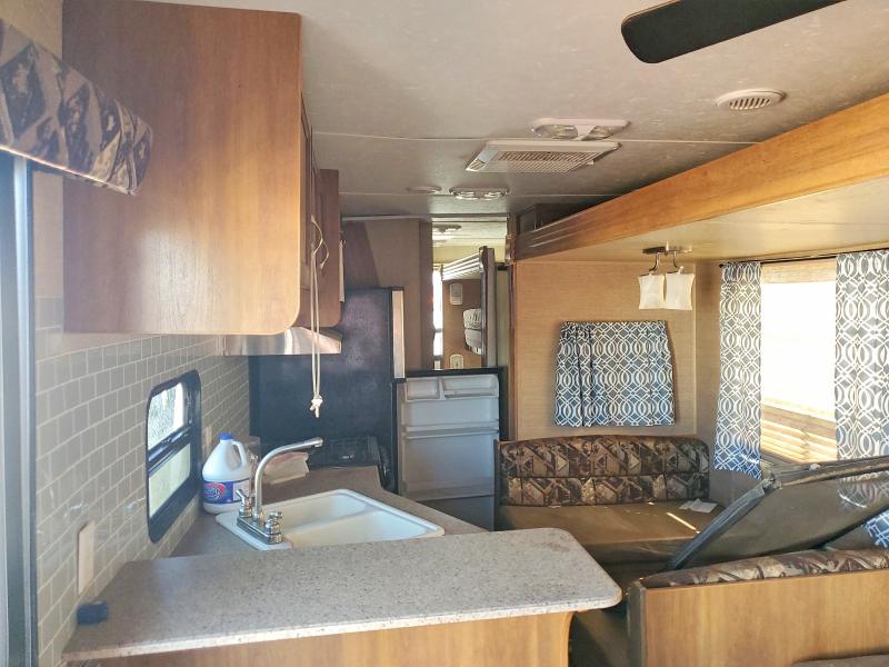 48347326 :رقم المزاد ، 5ZT2CA5B3FT007496 vin ، 2015 Foresriver Catalina مزاد بيع