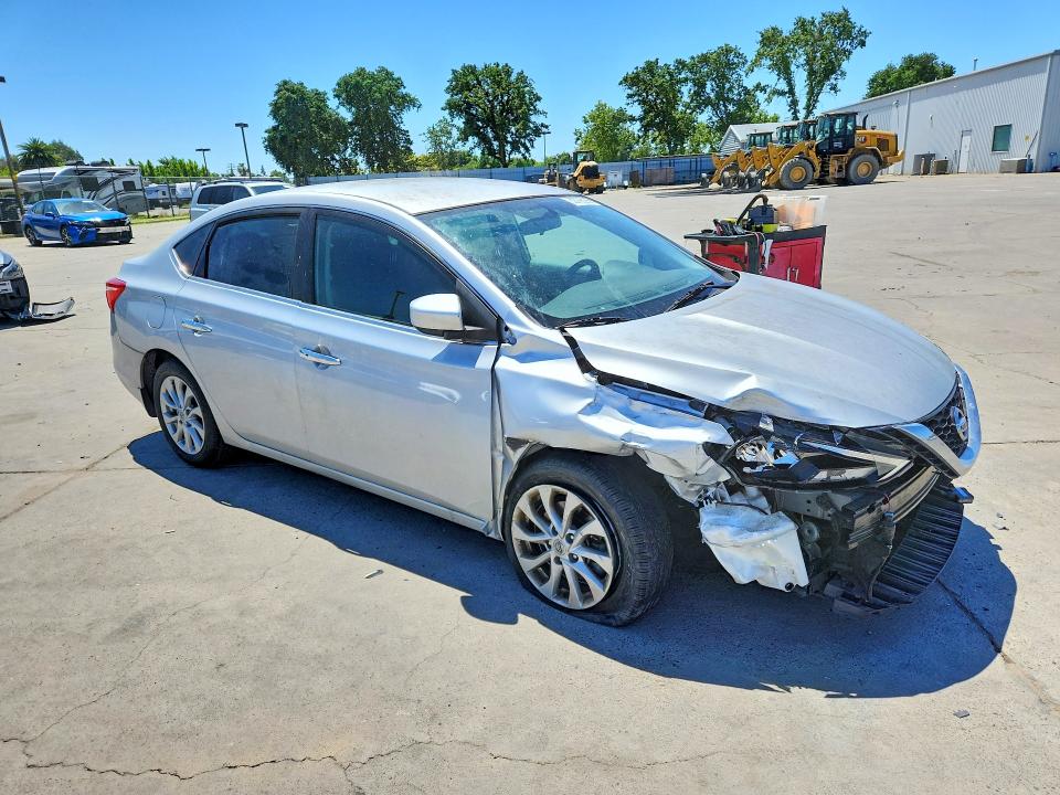 53795296 :رقم المزاد ، 3N1AB7AP4JY263332 vin ، 2018 Nissan Sentra مزاد بيع