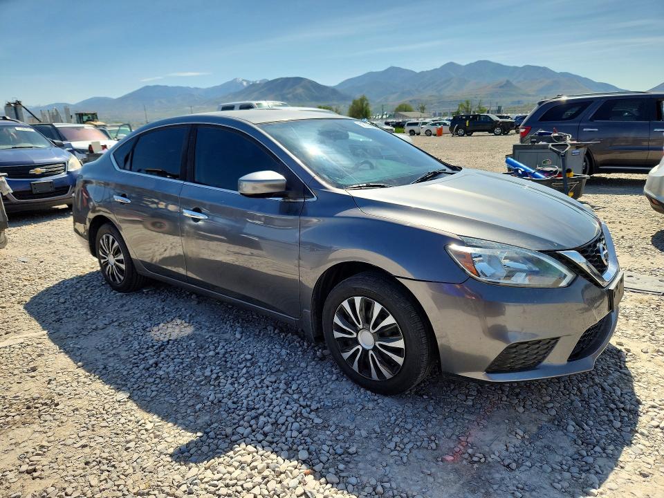 Продажа на аукционе авто 2017 Nissan Sentra, vin: 3N1AB7AP0HY256873, номер лота: 52749806