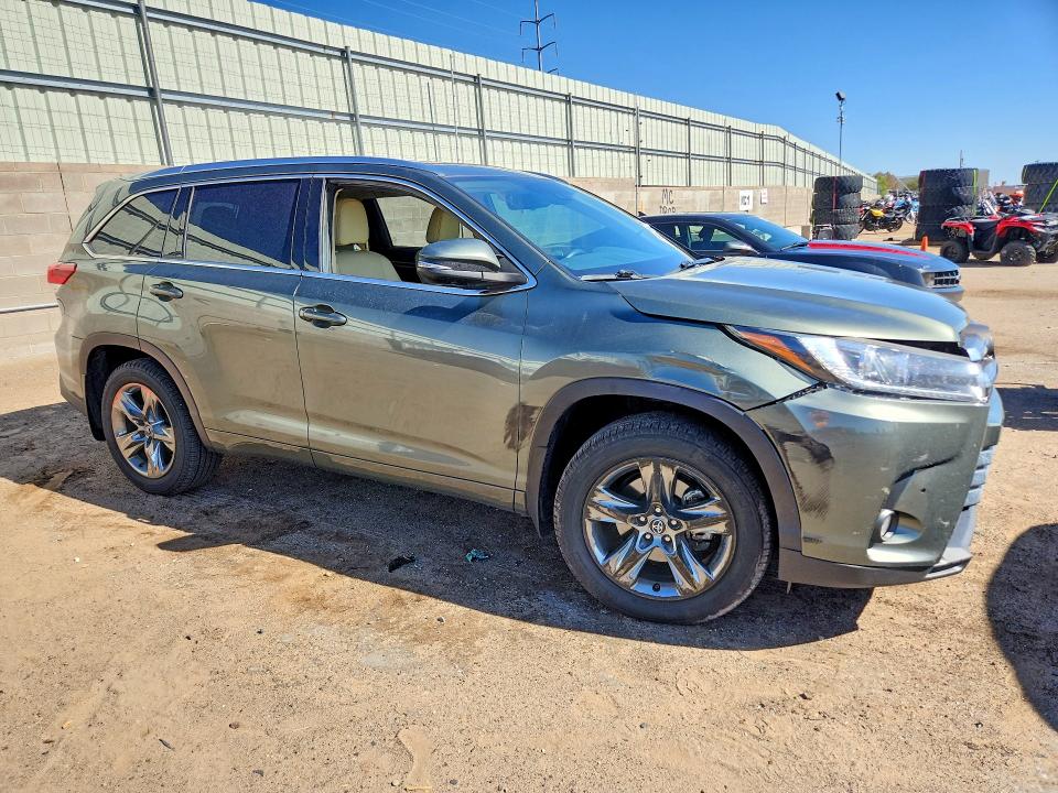 Продаж на аукціоні авто 2018 Toyota Highlander, vin: 5TDDZRFH8JS877553, номер лоту: 55339606