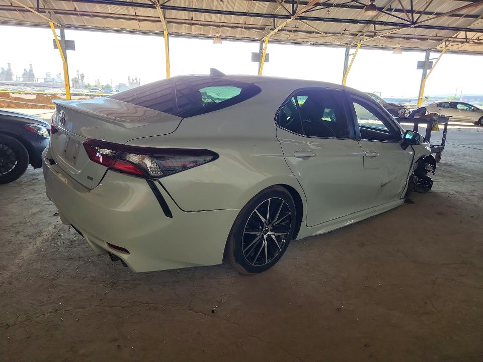 52717206 :رقم المزاد ، 4T1T11AK0NU054264 vin ، 2022 Toyota Camry مزاد بيع