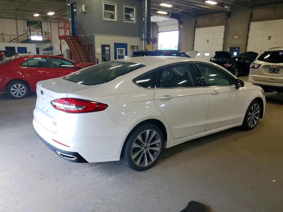 55073296 :رقم المزاد ، 3FA6P0T9XLR170537 vin ، 2020 Ford Fusion مزاد بيع