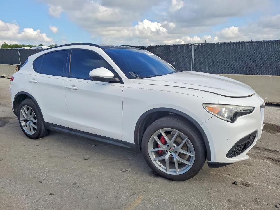 Продаж на аукціоні авто 2018 Alfa Romeo Stelvio, vin: ZASFAKNN0J7B82368, номер лоту: 55376396