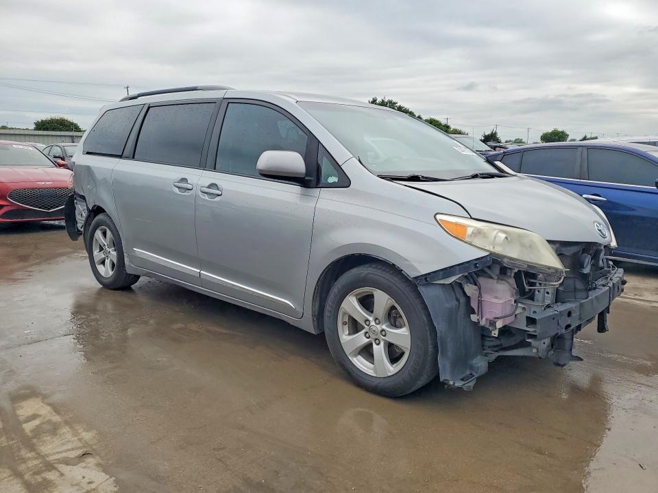 Продажа на аукционе авто 2016 Toyota Sienna, vin: 5TDKK3DC8GS702731, номер лота: 50491136