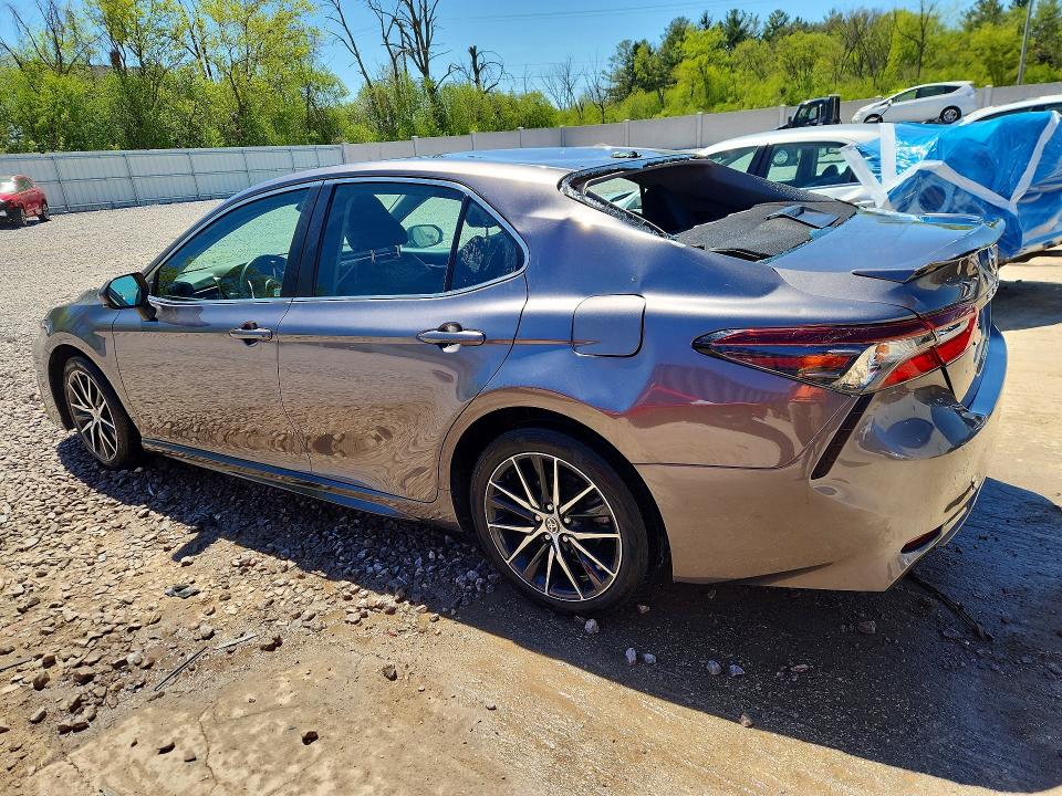 Продаж на аукціоні авто 2021 Toyota Camry, vin: 4T1G11AK6MU410510, номер лоту: 51984476