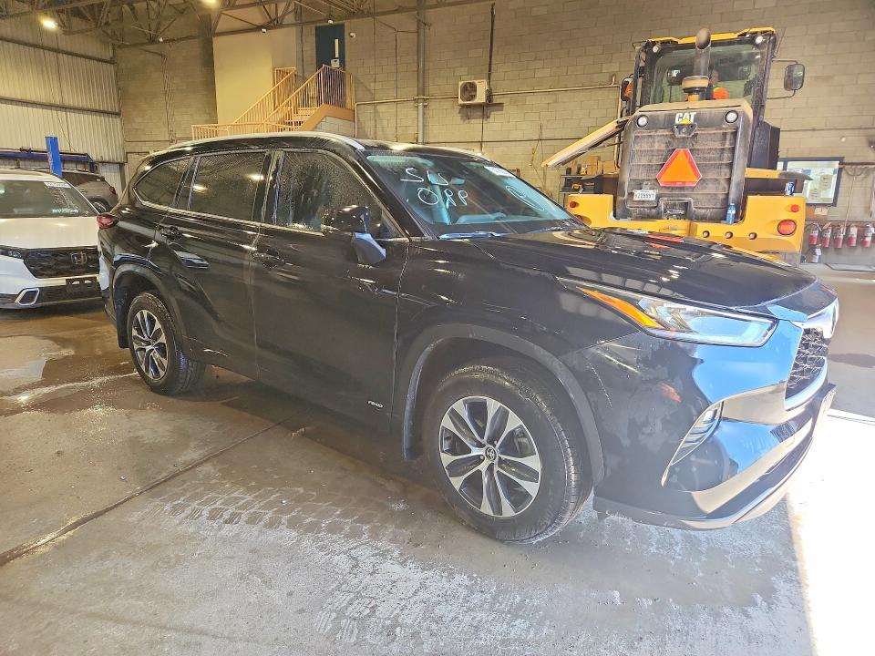 Продажа на аукционе авто 2025 Toyota Highlander, vin: 5TDKBRCHXSS677274, номер лота: 54750266