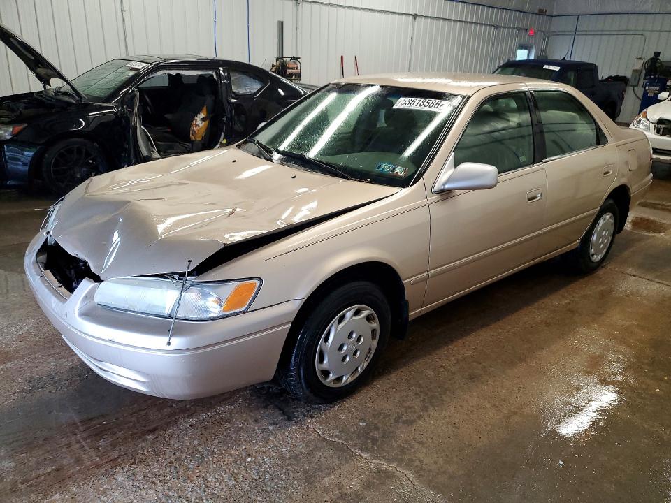 53618586 :رقم المزاد ، JT2BG22K7X0335905 vin ، 1999 Toyota Camry مزاد بيع