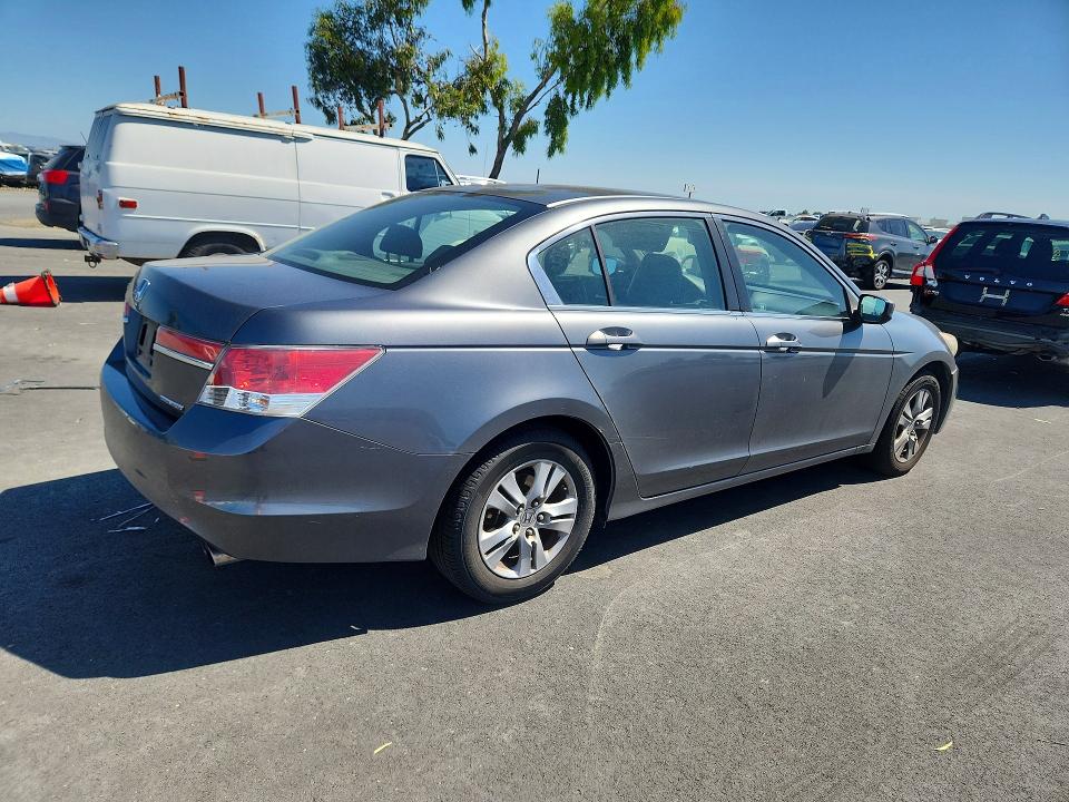 52964116 :رقم المزاد ، 1HGCP2F65BA028472 vin ، 2011 Honda Accord مزاد بيع