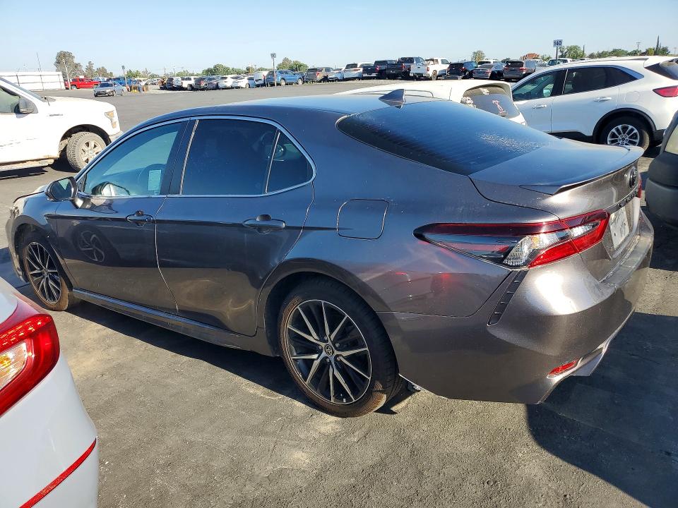 53118796 :رقم المزاد ، 4T1G11AK7NU698202 vin ، 2022 Toyota Camry مزاد بيع