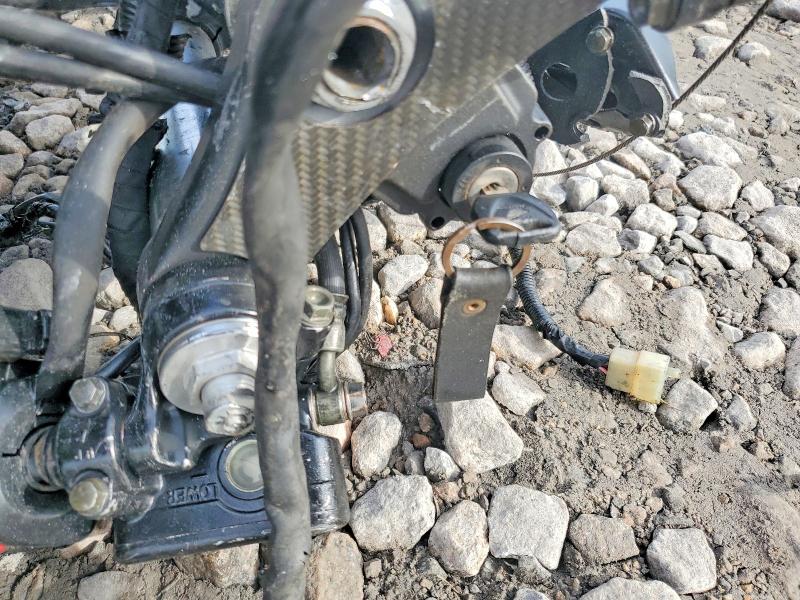 52038026 :رقم المزاد ، JH2PC35271M200652 vin ، 2001 Honda Cbr600 مزاد بيع