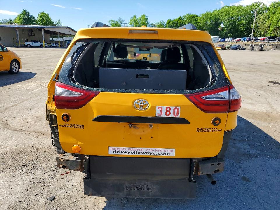 2017 Toyota Sienna მანქანა იყიდება აუქციონზე, vin: 5TDKZ3DC7HS886962, აუქციონის ნომერი: 55367256